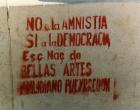 Stencil de la escuela de Bellas artes: No a la amnistía, si a la democracia. 